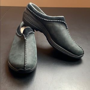 Womens Columbia Black Suede Clogs Mules
